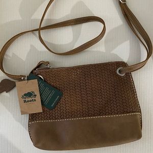 Brand New Roots Edie Bag🌱